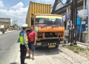 Atasi Kemacetan di Indrapura, Kasat Lantas Polres Batu Bara Turun langsung  Tertibkan Truk Sumbu 3!