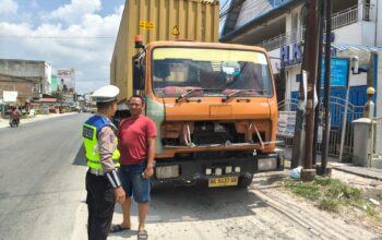 Atasi Kemacetan di Indrapura, Kasat Lantas Polres Batu Bara Turun langsung  Tertibkan Truk Sumbu 3!