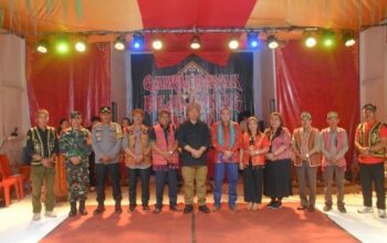 Bupati Ketapang Tutup Gawai Adat Bejujokng XV, Mampukah Jadi Motor Kedaulatan Budaya dan Ekonomi Lokal? Bupati Ketapang menutup Gawai Adat Bejujokng XV di Desa Gema Simpang Dua Kalbar