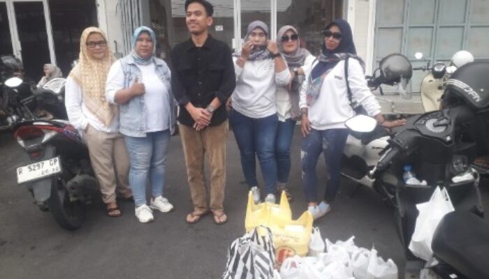 Spirit Ramadan di Cilacap: Tim Koordinator Kaisar DPR RI Komisi XI Tebar Takjil, Aksi Sosial atau Penguatan Kedekatan Konstituen?