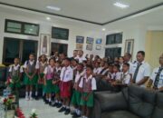 Dua SD Tanaduen Tur Edukasi ke Gramedia, Kantor Bupati dan DPRD, Apa Dampaknya bagi Generasi Muda?