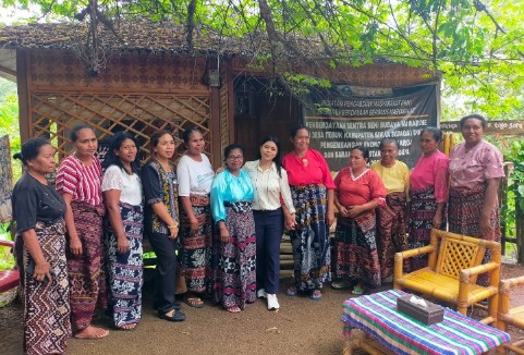 Ketua TP PKK Sikka Fista Sambuari Kago penguatan Dasa Wisma