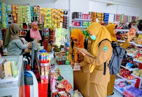 sidak dinkes magetan makanan minuman jelang lebaran 2026
