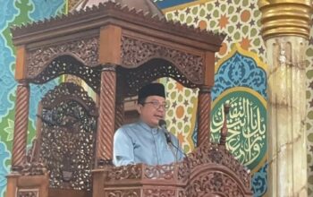H. M. Bakri Jadi Khatib Salat Id di Masjid Al Husni