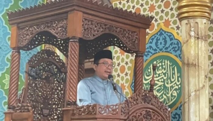 Wakil Ketua Komisi II  DPRD Pelalawan Jadi Khatib Salat Id: Pesan Menyentuh H. M. Bakri, Apa Maknanya bagi Jemaah?
