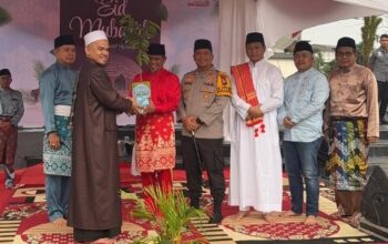 Bupati Zukri Wabup Husni Tamrin Salat Id Pelalawan Lapangan Mini Soccer