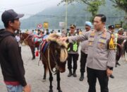 Kapolres Magetan Turun Patroli di Telaga Sarangan: Lonjakan 17.800 Wisatawan, Bagaimana Pengamanannya?