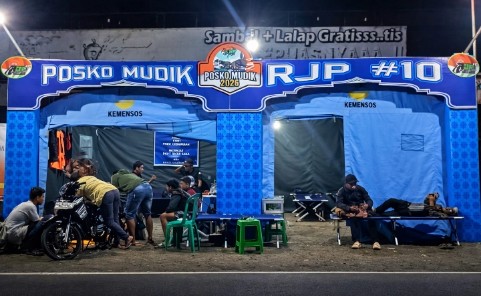 relawan jalan Purworejo bantu pemudik jalur Loano Lebaran