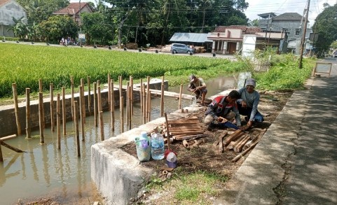 pembangunan jalan Desa Sirau Banyumas infrastruktur desa