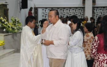 Bupati hadir Mengikuti Misa Malam Paskah, Menegaskan Ketapang Rumah Besar Semua Umat