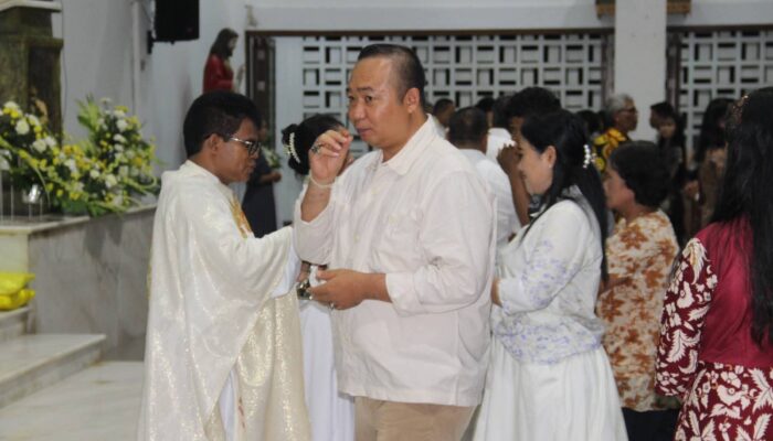 Bupati hadir Mengikuti Misa Malam Paskah, Menegaskan Ketapang Rumah Besar Semua Umat