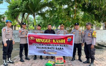 Bentuk Kepedulian Polri, Kapolsek Labuhan Ruku Salurkan Paket Sembako Melalui Program Minggu Kasih