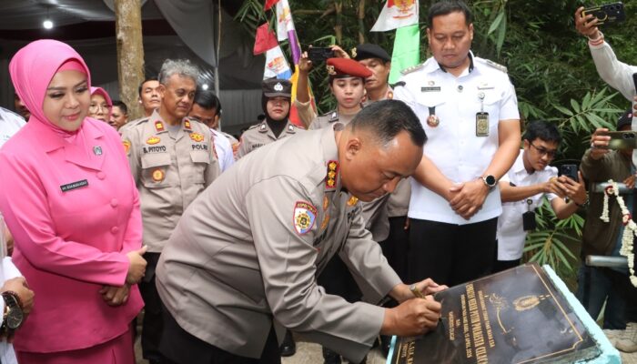 Nasional | Polresta Cilacap Bangun Jembatan Merah Putih di Gandrungmangu: Solusi Akses Warga atau Model Kepedulian Polri di Daerah?