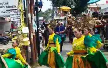 Nasional | Tradisi Sisingaan Sunda di Tangsel Bangkitkan Percaya Diri Anak Khitan dan Nilai Patriotisme Budaya 1001578416_11zon