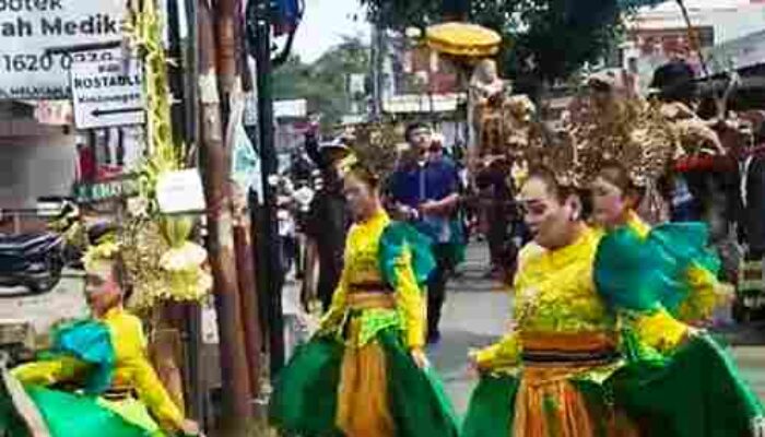 Nasional | Tradisi Sisingaan Sunda di Tangsel Bangkitkan Percaya Diri Anak Khitan dan Nilai Patriotisme Budaya