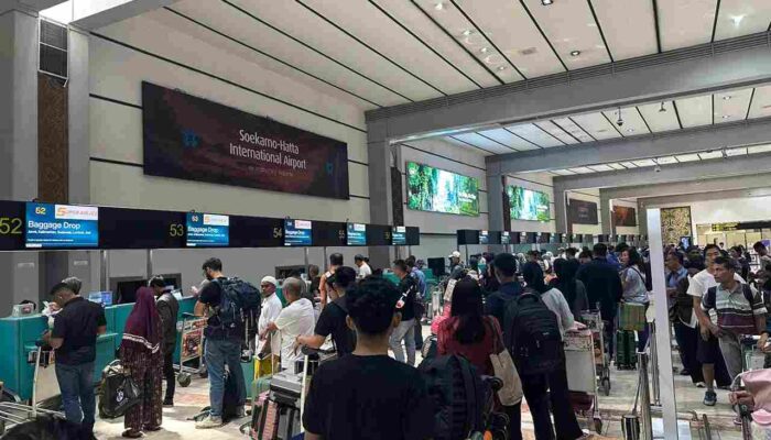 Nasional | Puncak Arus Mudik di Bandara Soekarno-Hatta Mulai Terjadi, Lonjakan Penumpang Pesawat Padati Terminal Sejak Pagi
