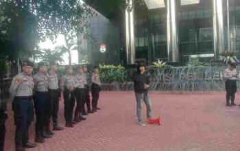 Aksi Aliansi AVATAR di depan Gedung KPK RI Jakarta Selatan terkait dugaan lonjakan harta kekayaan pejabat publik berdasarkan laporan LHKPN.