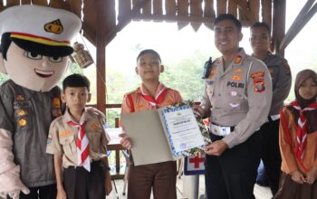 Polri Sahabat Anak, Satlantas Polres Langkat Kawal dan Edukasi Keselamatan Berlalu Lintas kepada Siswa SD IT Al-Fityah