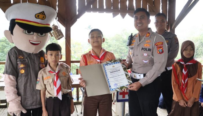 Polri Sahabat Anak, Satlantas Polres Langkat Kawal dan Edukasi Keselamatan Berlalu Lintas kepada Siswa SD IT Al-Fityah