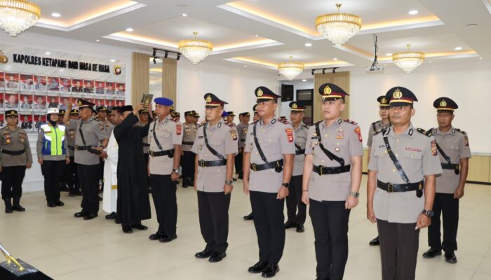 Pimpin Sertijab Sejumlah Pejabat Utama Polres Dan Kapolsek Jajaran, Kapolres Ketapang Tekankan Peningkatan Pelayanan Kepada Masyarakat