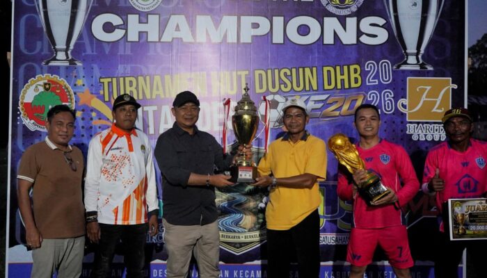Hadiri Final Turnamen Sepak Bola HUT ke-20 Dusun Harapan Baru, Saya Komitmen Pembinaan Olahraga dan Persatuan Masyarakat