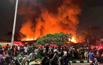 Nasional|Petugas Gabungan Masih Berupaya Jinakkan Kebakaran Rumah di Kemayoran, Bagaimana Kondisi Terkini Lokasi?