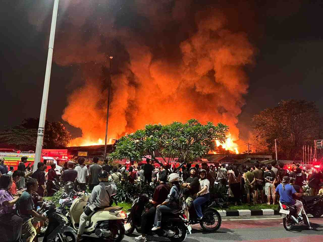 kebakaran rumah kemayoran jakarta pusat 2026 pemadaman damkar