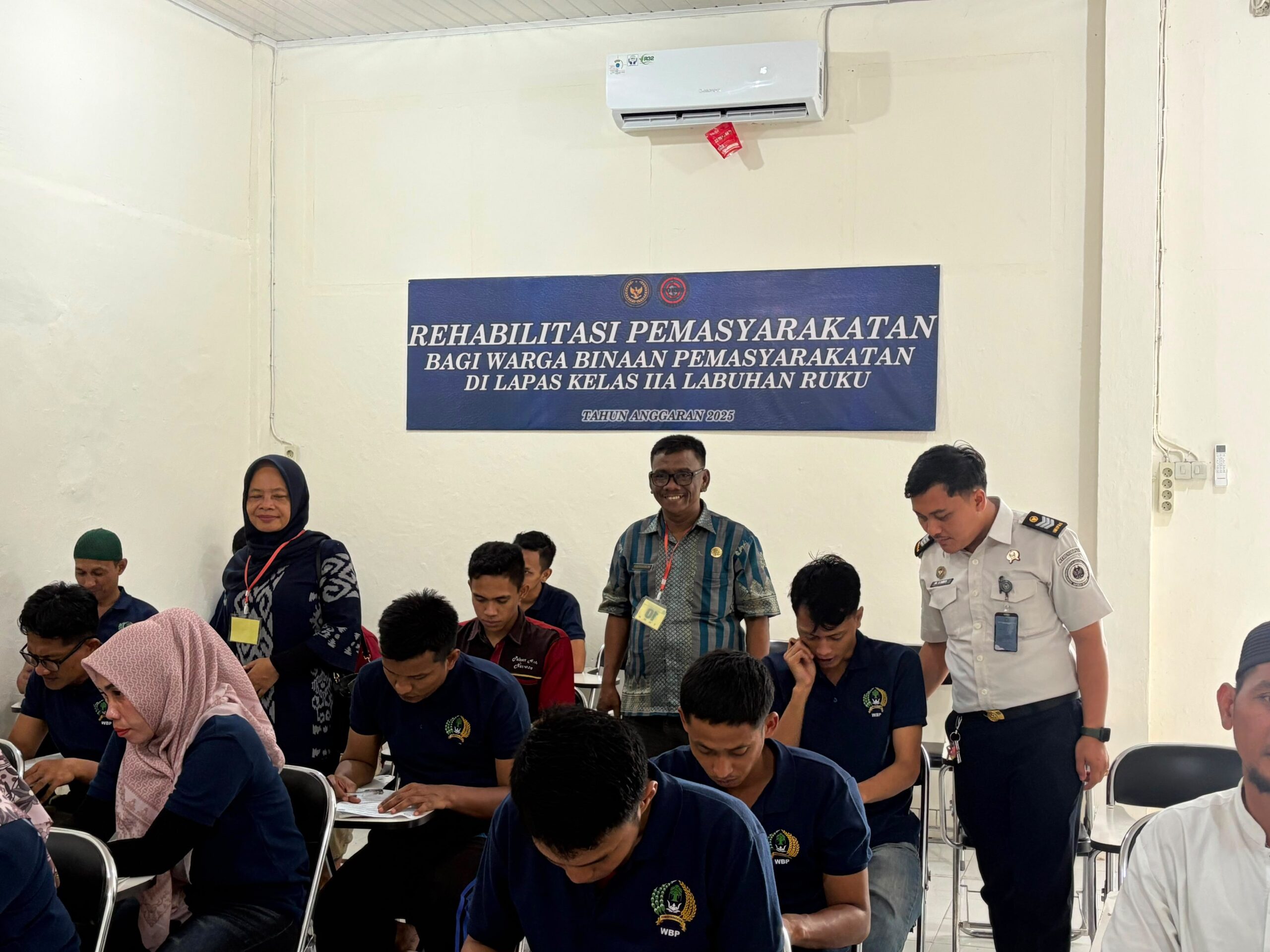 Ujian paket kesetaraan warga binaan Lapas Labuhan Ruku Batu Bara