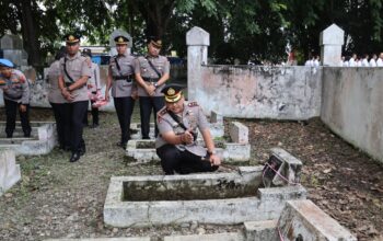 Kapolres Langkat Pimpin Ziarah Rombongan di TMP Pangkalan Brandan, Wujud Penghormatan kepada Jasa Para Pahlawan