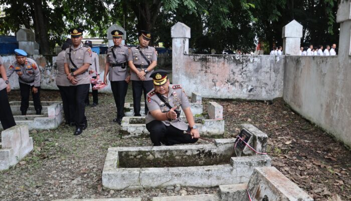 Kapolres Langkat Pimpin Ziarah Rombongan di TMP Pangkalan Brandan, Wujud Penghormatan kepada Jasa Para Pahlawan