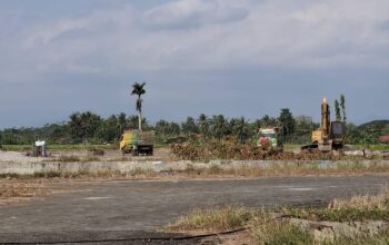 Debu Beterbangan dán Muatan Terbuka, Mengapa Proyek Pembongkaran Bekas Terminal Purworejo Abaikan Keselamatan Jalan?