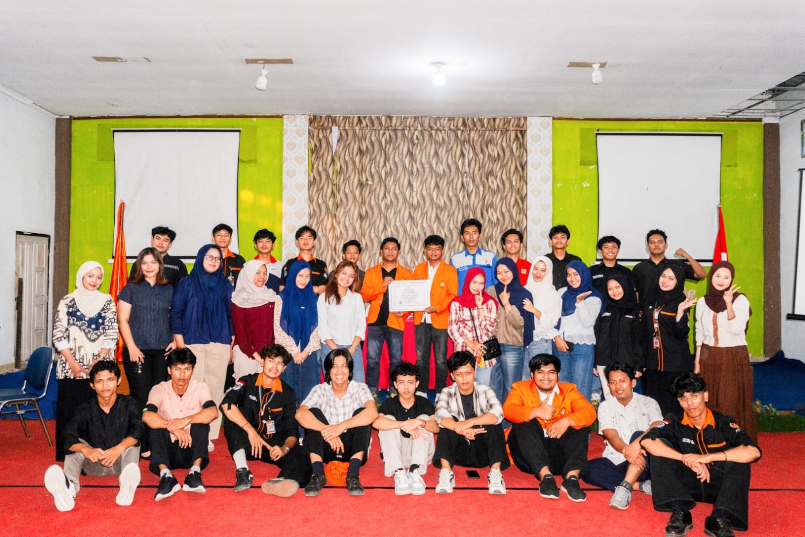 Foto bersama pengurus BEM KM PNP pusat dán Forum Mahasiswa PSDKU Pelalawan dalam acara Lebih Dekat di Pangkalan Kerinci.