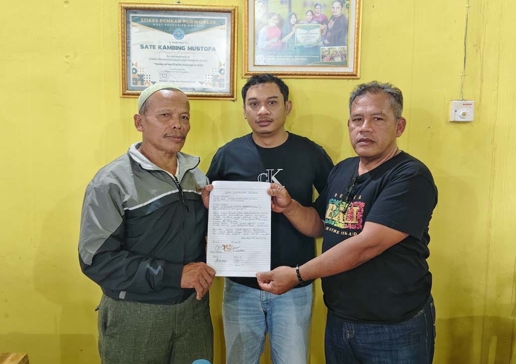 Proses penyelesaian secara kekeluargaan dán klarifikasi damai antara warga dengan Kepala Desa Dilem Kecamatan Kemiri Purworejo