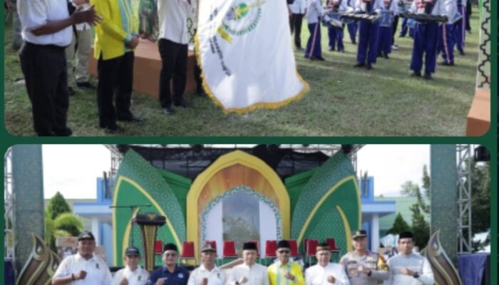 Sekda Ketapang, Repalianto, secara resmi melepas Pawai Ta’aruf yang ditandai dengan pengangkatan bendera
