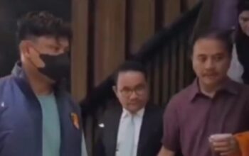 Kasus Ijazah Palsu Jokowi Berbuntut Panjang, Roy Suryo dán Dokter Tifa Resmi Ditahan proses hukum dán penahanan tersangka dugaan kasus pelanggaran UU ITE di Jakarta.