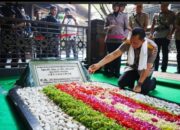Sambut Hari Bhayangkara ke-80, Mengapa Kapolri Pilih Ziarah Langsung ke Makam Gus Dur di Jombang?