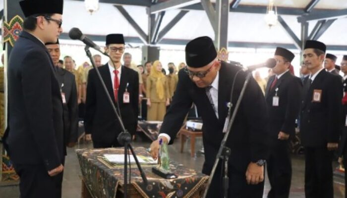 Dikebut di Pendopo Kabupaten, Ada Pesan Rahasia Apa di Balik Pelantikan 61 Pejabat Baru oleh Wabup Dion?