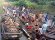 Jembatan Apung Sungai Bakah Dibangun Dana Pribadi Warga, Kini Mendesak Perhatian Pemerintah Melawi