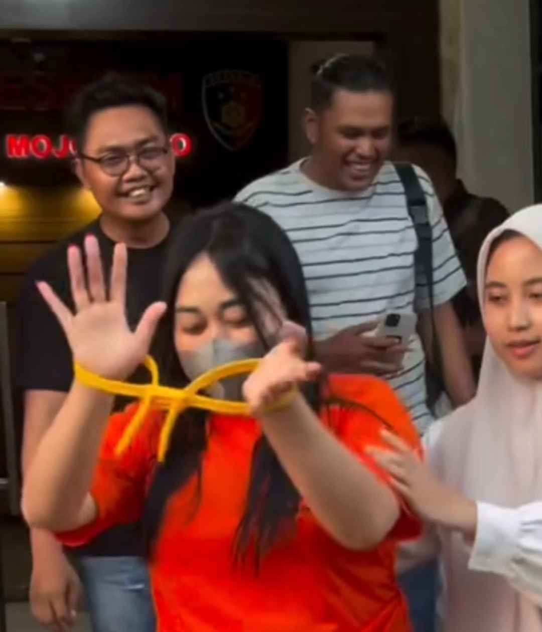 Tersangka kasus penipuan berkedok usaha salon kecantikan di Mojokerto diamankan polisi.