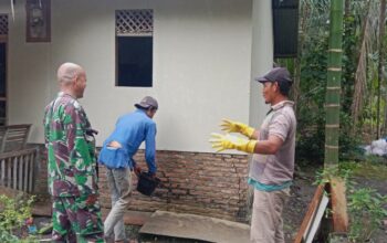 Tak Kenal Hari Libur, Prajurit Satgas TMMD Kodim Asahan Kebut Bedah Rumah Warga di Batu Bara Demi Program Unggulan Kasad FB_IMG_1784435380091