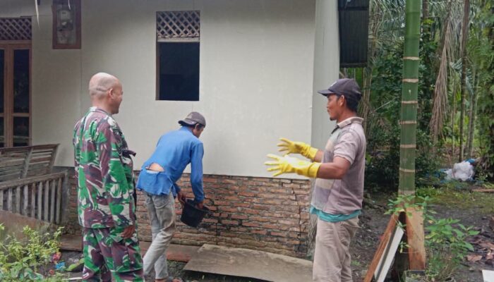 Tak Kenal Hari Libur, Prajurit Satgas TMMD Kodim Asahan Kebut Bedah Rumah Warga di Batu Bara Demi Program Unggulan Kasad