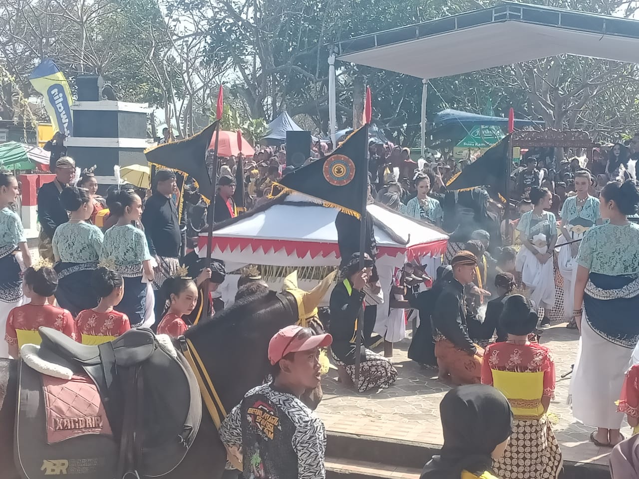 Sedekah Laut Cilacap 2026 di Pantai Teluk Penyu.