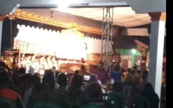 Perayaan tradisi Memetri Bumi di Desa Karangtawang Cilacap.