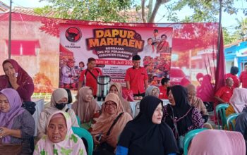 Warga antusias mengikuti bakti sosial pemeriksaan kesehatan gratis yang digelar PDIP Cilacap di Kesugihan.