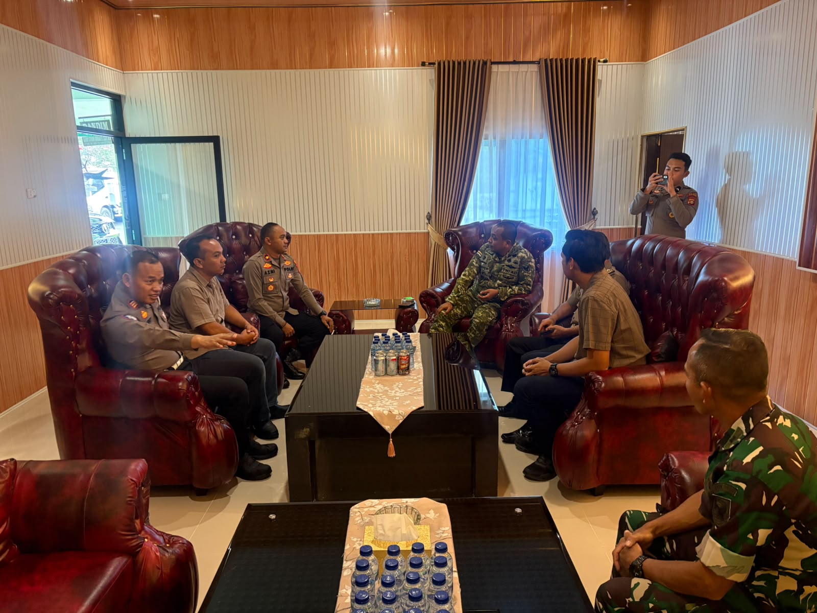 Wakapolres Musi Rawas dan Dandim 0406/Lubuklinggau dalam pertemuan silaturahmi memperkuat sinergitas.