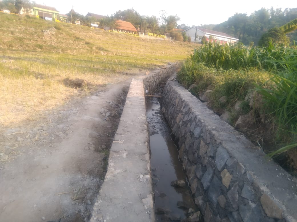 Pembangunan saluran irigasi di Desa Sendangagung, Magetan, melalui Program HIPPA.
