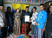 Inovasi Jemput Bola, Disdukcapil Jeneponto Serahkan KTP dan KK Baru Sesaat Usai Akad Nikah