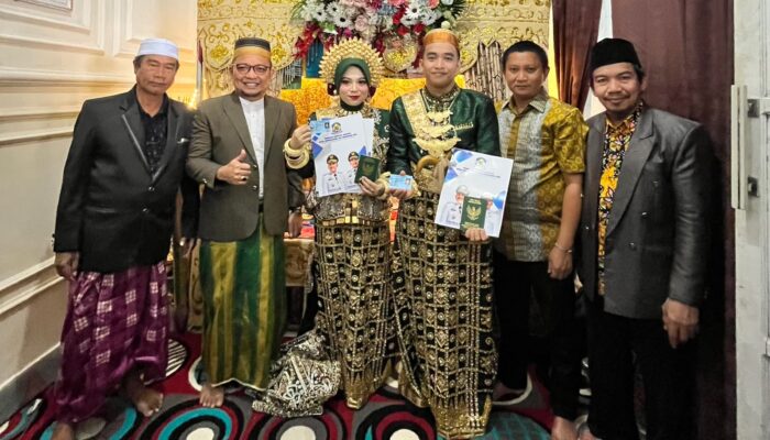 Pernikahan Istimewa di Jeneponto: Pengantin Baru Langsung Terima KTP dan KK Berstatus Kawin
