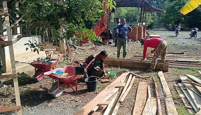 Rakit Mal dan Cor Tiang MCK Sasaran 1 TMMD ke-129, Progres Pembangunan Terus Melesat!