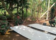Tahap Krusial Dimulai, Satgas TMMD Ke-129 Kodim 0102/Pidie Siapkan dan Cat Plafon RTLH Nyak Ubit